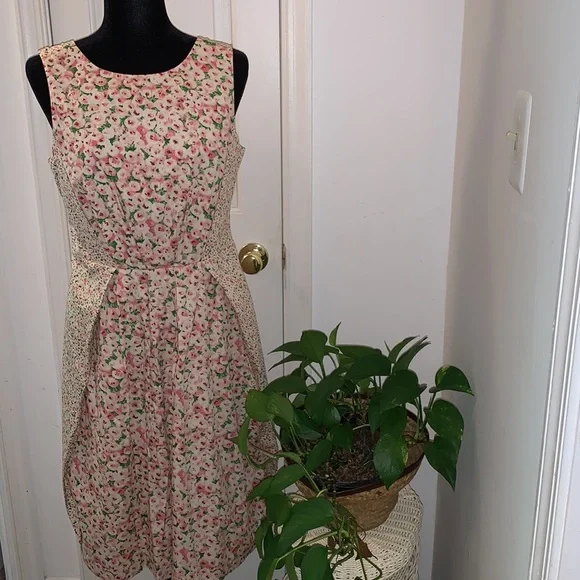 Never worn - Talbots Pink and Green Pattern Floral Dress size 8 - Picture 2 of 8